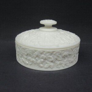 Westmoreland Milk Glass MAPLE LEAF BRAMBLE 6 Inch Chocolate Box with Lid, OL